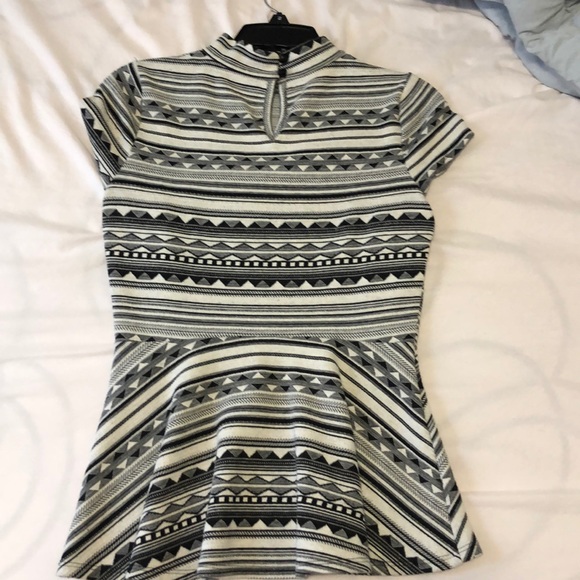 🪷 5/$10 🪷 BCX - beautiful stripe top - Picture 3 of 3